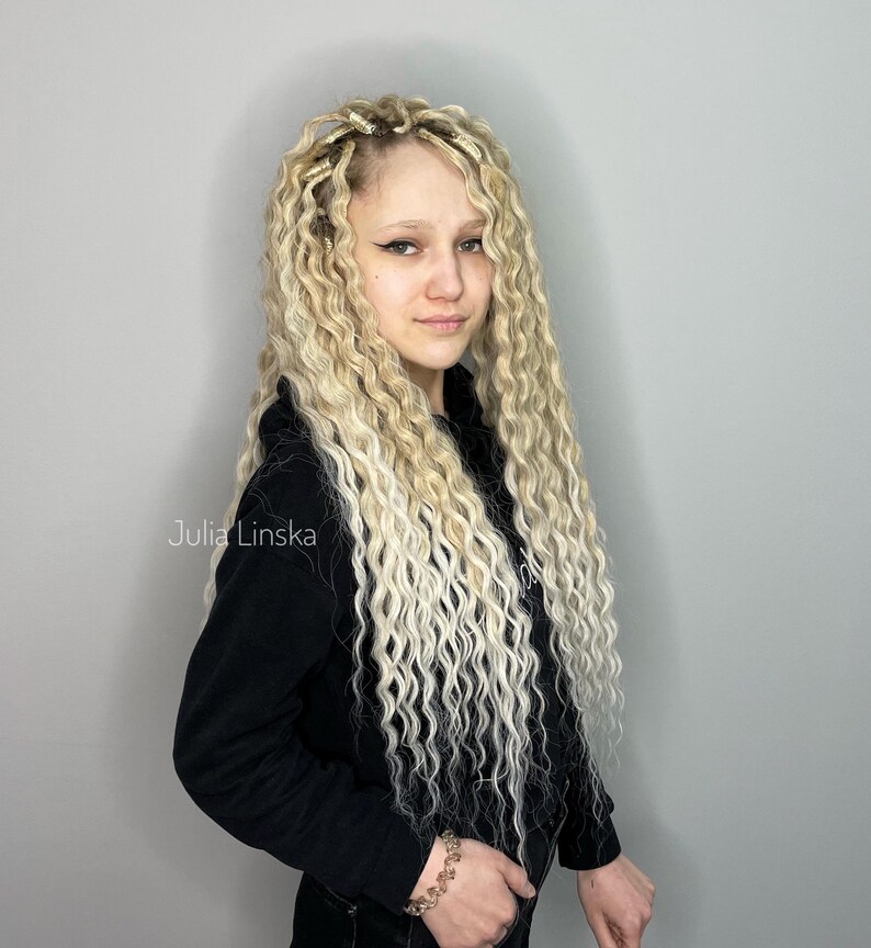Spedizione rapida di dreadlock, extension per dreadlock ricci biondo caldo da 23 pollici, dreadlock ondulati Ombre, ricci riutilizzabili SE DE disponibili in magazzino immagine 2