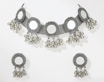 Collana girocollo a specchio in argento ossidato con orecchini, set di gioielli tribali boho ghungroo, gioielli etnici indiani per festival.
