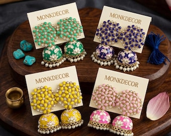 Grandi orecchini jhumka indiani in stile meenakari / Gioielli jhumka per danza classica, collezione ashadam di perle, regalo per matrimonio, trecce, gioielli da cameriera