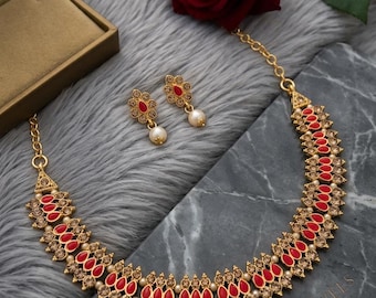 Set di gioielli da sposa indiani, collana girocollo e orecchini in oro antico con pietre rosse Meenakari, gioielli tradizionali di Bollywood, regalo per lei.