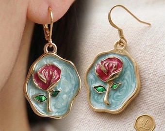 Orecchini pendenti vintage in smalto con motivi floreali, gioielli botanici in stile cottagecore, ganci in argento sterling placcato oro.