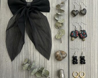 Set di orecchini Cuore Nero, Orsetto Gommoso, Ghiacciolo, Occhio di Allah, Fiocco in Chiffon Nero