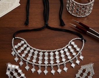 Set di collana girocollo con specchio in argento lavorato a mano, set di gioielli tradizionali indiani con specchietti, orecchini e bracciale rigido di tendenza, ideale per le feste.
