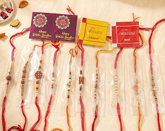 Confezione regalo Rakhi Premium con cioccolatini, set regalo festivo indiano con Roli Chawal e KitKat per il fratello