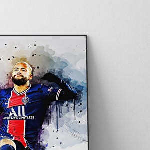 K&ouml;nnte beinhalten: Ein gerahmter Druck im Aquarellstil mit einem Fu&szlig;ballspieler in einem blau-rot-wei&szlig;en Trikot. Das Trikot tr&auml;gt das Wort "ALL" und den Text "ACCOR LIVE LIMITLESS". Der Hintergrund hat blaue und gelbe Aquarellspritzer.