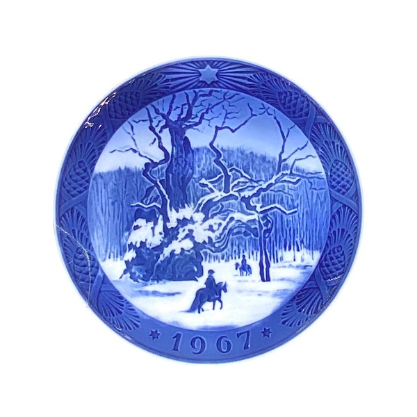 Royal Copenhagen 1967 Christmas Collectors Plate, “The Royal Oak”