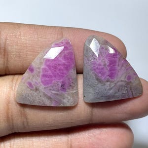 Natural SAPPHIRE Pair, Rose Cut Slices Gemstone, Sapphire Faceted Slices, Measurements 25x22 MM, 32 Cts, Bio Sapphire Pair Gemstone.