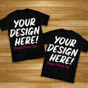 Puede incluir: Dos camisetas negras con el texto "YOUR DESIGN HERE! Blank Mock Up" impreso en blanco en la parte delantera.