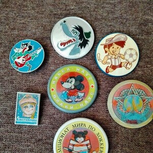 Lot von 7 Abzeichen, Cartoon-Abzeichen, sowjetische Zeichentrickfigur, sowjetisches Vintage-Abzeichen, Vintage-Abzeichen, Made in UdSSR Kinderabzeichen, Märchen