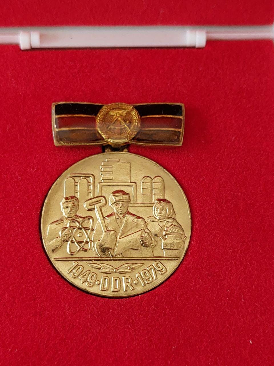 東ドイツ勲章 – 「ドイツ民主共和国（1949-1979）建国30周年