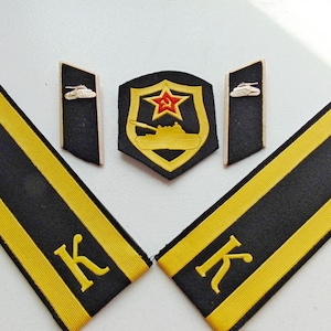 Set of USSR Cadet Tank School Insignia: Shoulder Boards, Chevron, and Buttonholes