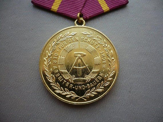 ドイツ 東ドイツ民間防衛勲章 – 最高位、30年間の勤続 - Etsy 日本
