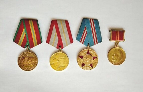 Lot D'épingles Militaires Soviétiques - URSS, Russie, Ukraine, USA - Collection