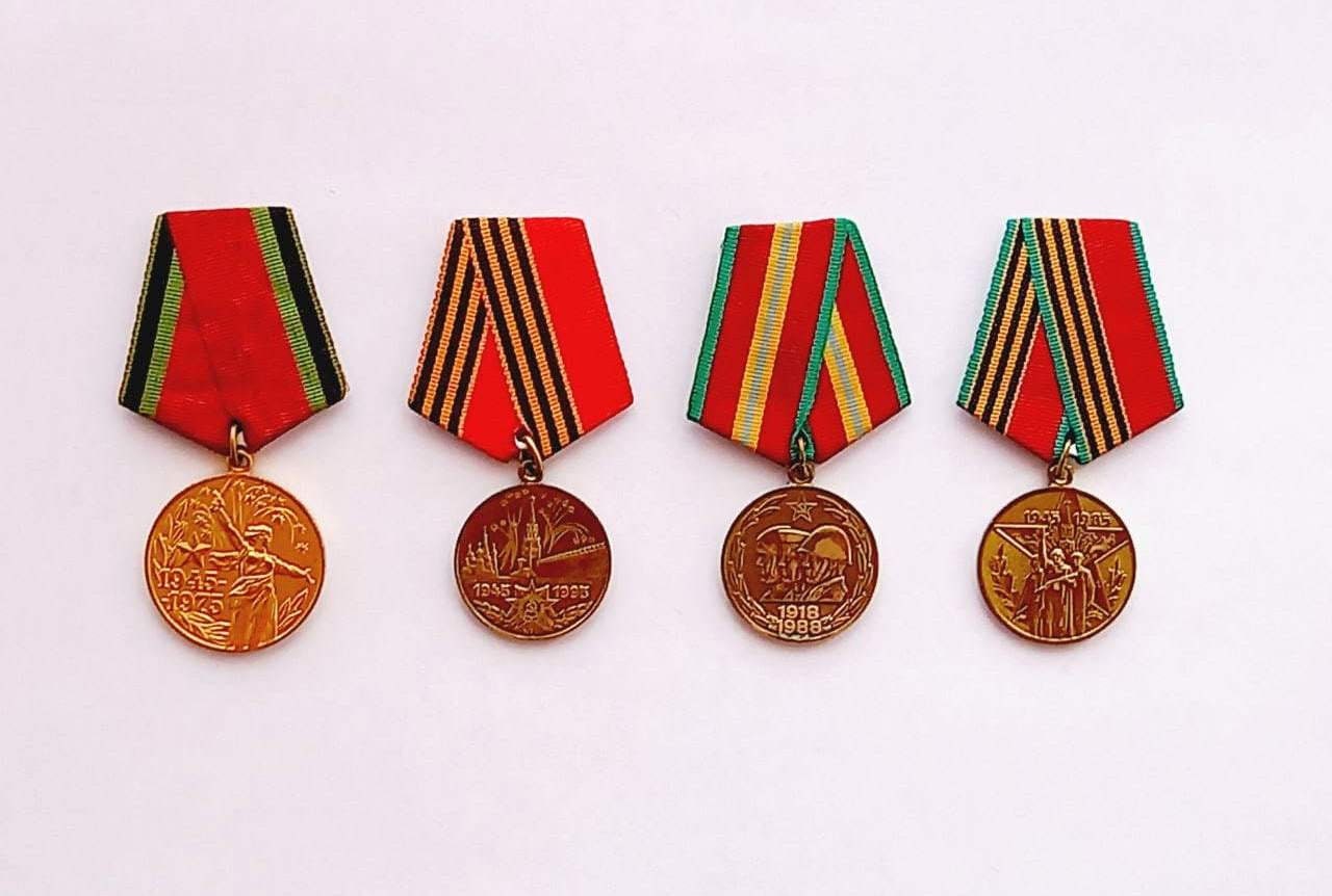 Lote de 4 medallas militares (Valor y Disciplina 1870, 1…
