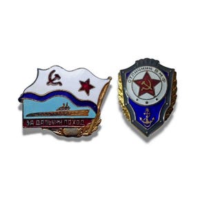 Distintivi d'epoca della Marina dell'URSS - "Per un viaggio a lunga distanza" Sottomarino e "Eccellente ufficiale della Marina" - Smalto in ottone