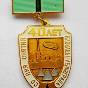 Rare 1984 USSR Commemorative Badge – 40 Years Since the Lifting of the Siege of Leningrad