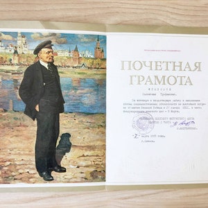 Vintage gran diploma honorífico ucraniano del período de la URSS emitido en la ciudad de Odessa en 1985.