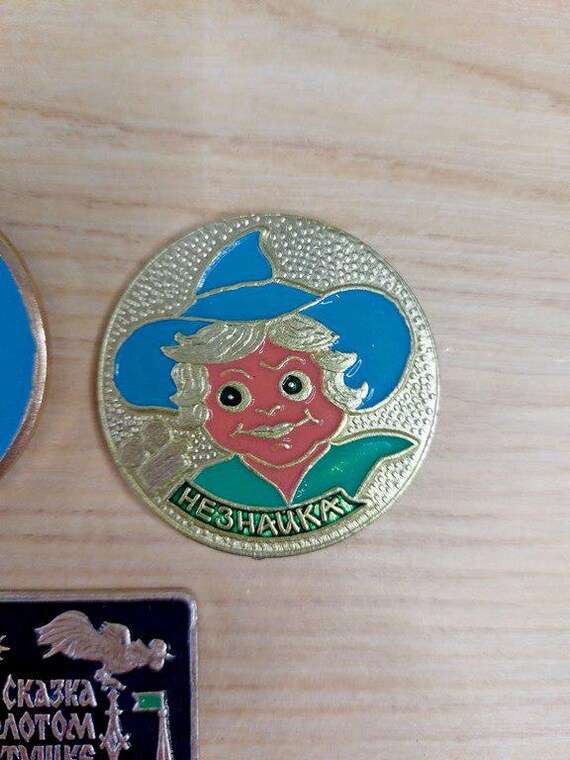 Insigne Cheburashka Vintage – Dessin Animé Soviétique – Pinback Collection URSS