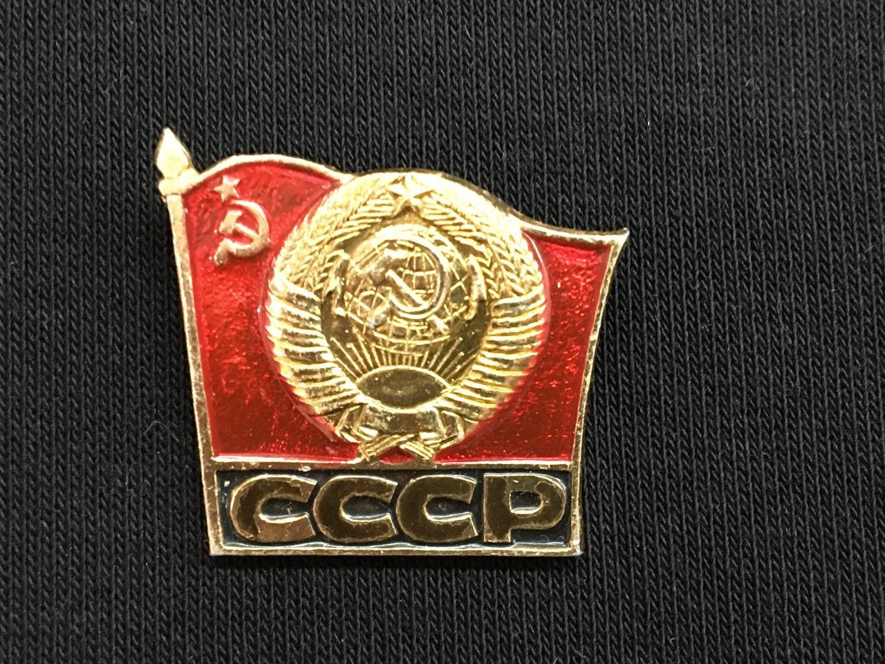 Bel Insigne ancien de coiffure - Union Soviétique - URSS années70/80