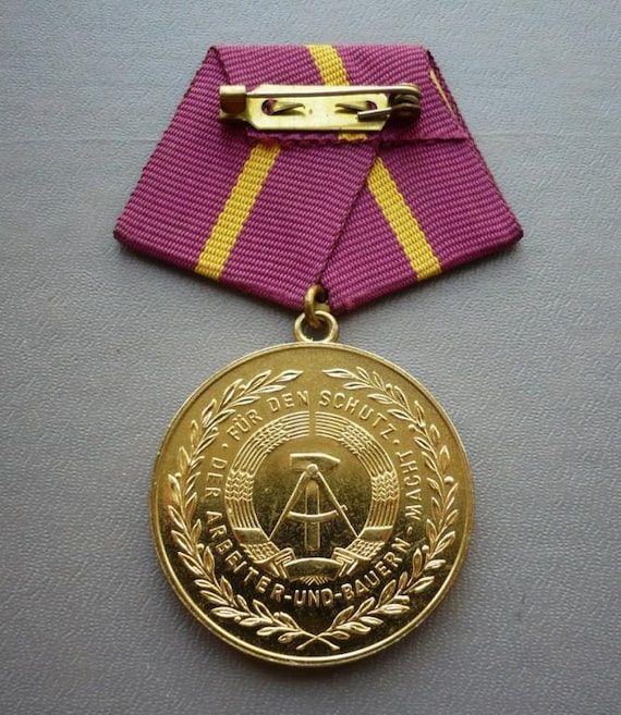 レア 東ドイツ DDR 国家保安省（STASI）功労章／ケース付／勲章 希少