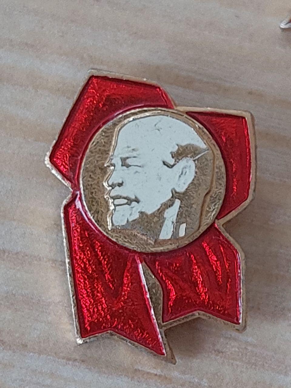 LOT DE 2 petits insignes URSS années 70 EUR 1,00 - FR