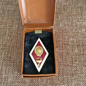 Original vintage USSR badge of a graduate of the Higher State Medical University issued in 1968 in original packaging