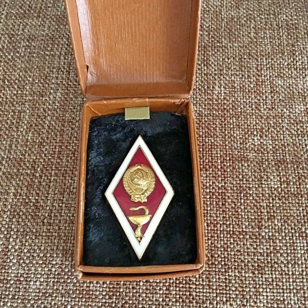 Original vintage USSR badge of a graduate of the Higher State Medical University issued in 1968 in original packaging