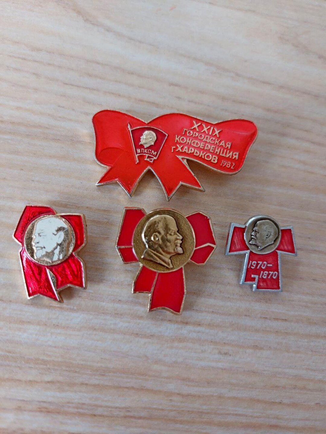 Insignes URSS marqués de Brocante