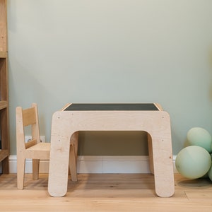 Kids Table with Two Chairs, Reversible Tabletop with Blackboard, children table with storage space, painting table