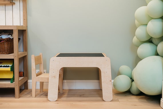 Table D'activités 4 En 1 Pour Enfant Avec 2 Chaises - Bois De Bouleau, Plateau Réversible Tableau Blanc/noir, 3 Compartiments Rangement