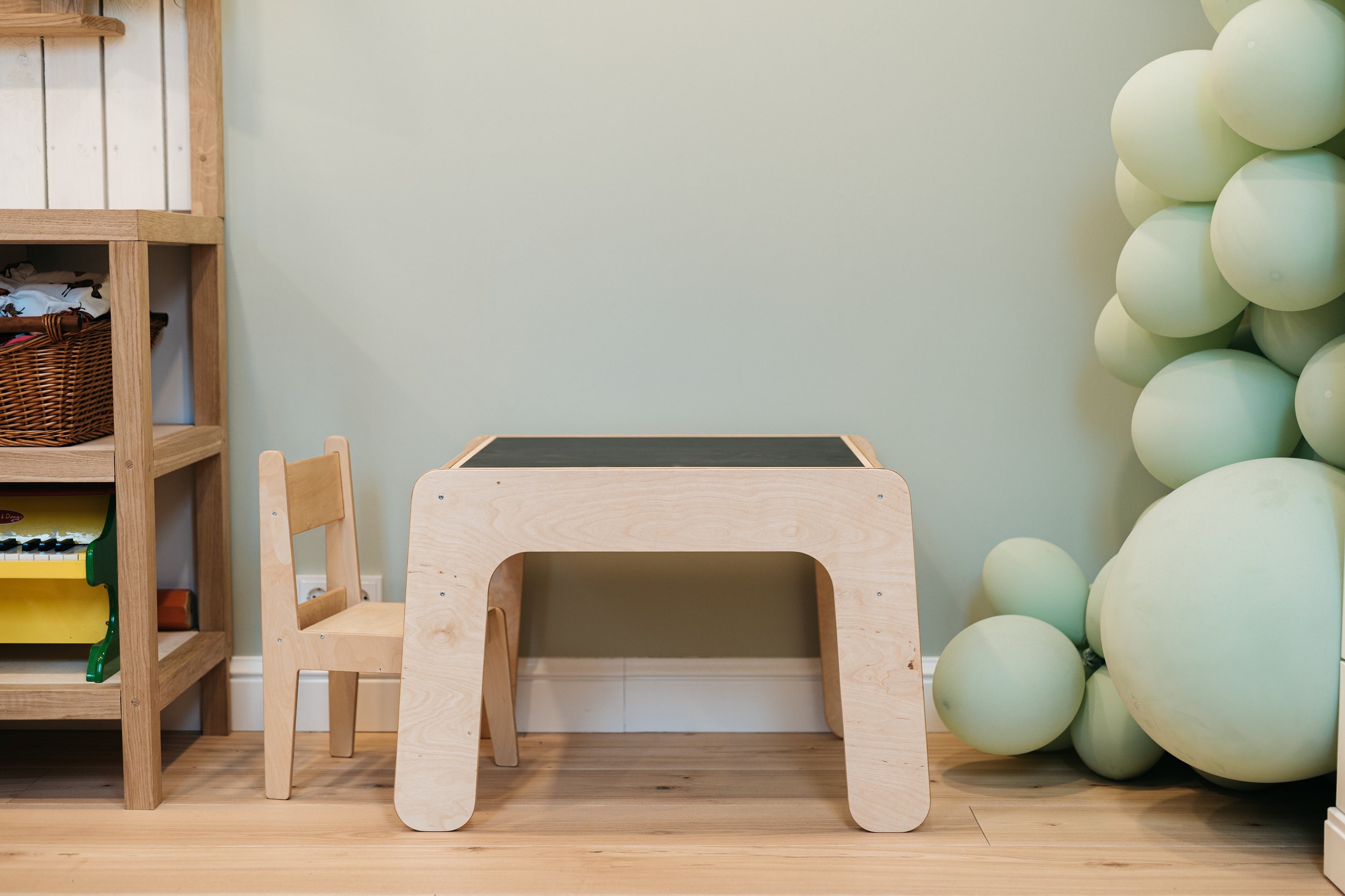 Table à dessin pour enfant réversible avec 2 chaises - GABRIEL