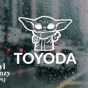 Naklejka winylowa na samochód / ciężarówkę Toyota Baby Yoda | naklejka na butelkę z wodą | naklejka na laptopa | zabawna naklejka na pojazd Toyota