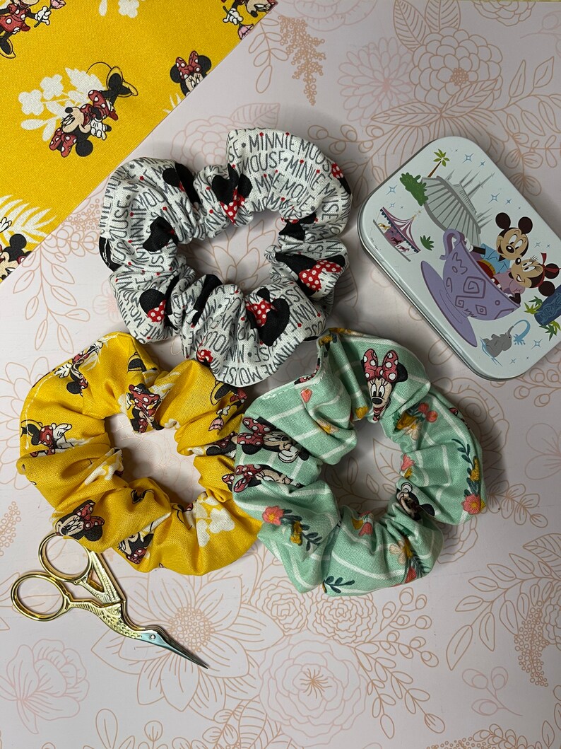 Disney Scrunchie Minnie Mouse Scrunchie