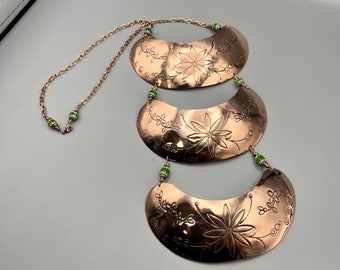 Three tier floral gorget