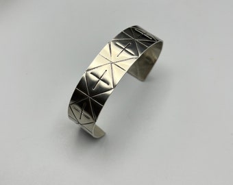 Symmetry bracelet