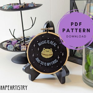 Magic Is Real and So Is My Frog - PDF Embroidery Pattern, Dimension 20, Boggy the Froggy, DnD Embroidery Pattern PDF