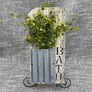 Panneau Bath vintage : décoration de ferme faite main avec fausse verdure