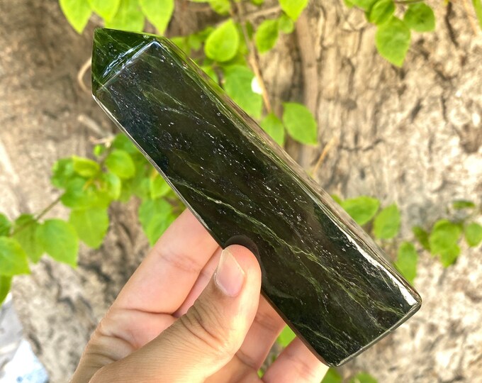 535g Green Nephrite Jade Tower, Green Jade Tower, Nephrite Tower, Jade Tower, Nephrite Jade Obelisk, Nephrite Obelisk, Nephrite Jade Stone