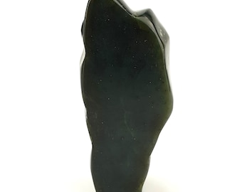 Beautiful Nephrite Jade - nephrite free form 477 Grams