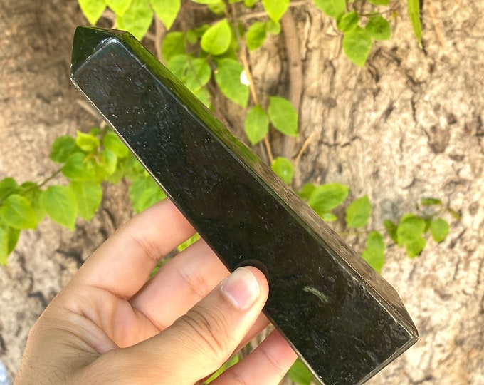 545g Green Nephrite Jade Tower, Green Jade Tower, Nephrite Tower, Jade Tower, Nephrite Jade Obelisk, Nephrite Obelisk, Nephrite Jade Stone