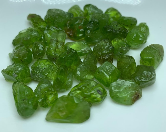 Beautiful Green Color Raw/Rough Peridot - Green Peridot - Peridot Crystal - Raw Peridot Crystal - Peridot Raw Stone