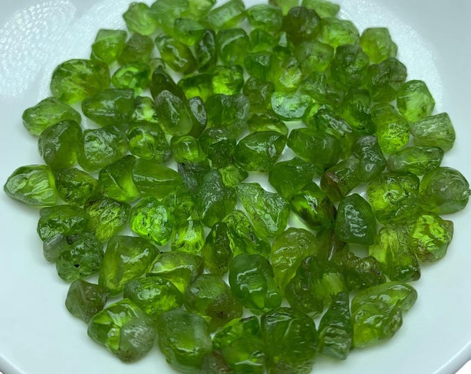 Beautiful Green Color Raw/Rough Peridot - Green Peridot - Peridot Crystal - Raw Peridot Crystal - Peridot Raw Stone