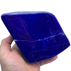 Lapislazzuli lucidato a forma libera: pietra di cristallo blu da 1,41 kg