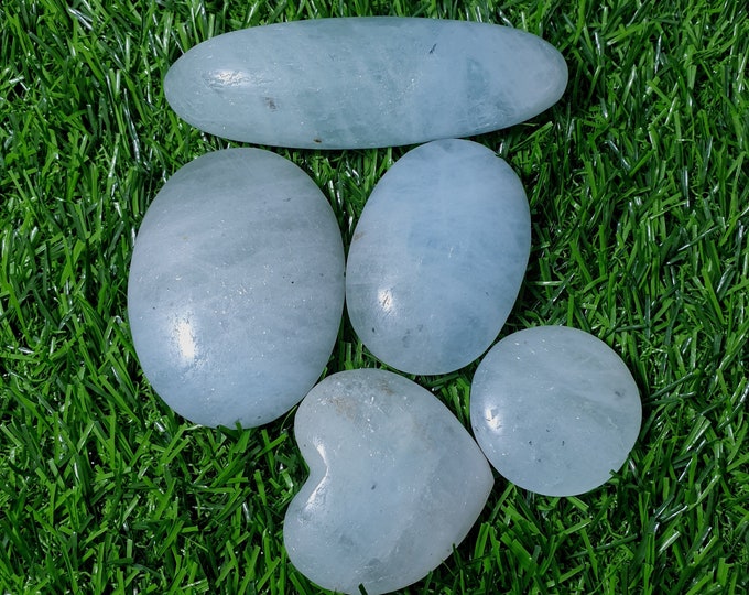 Beautiful Sky Color Blue Aquamarine Palms - Heart 295 Grams