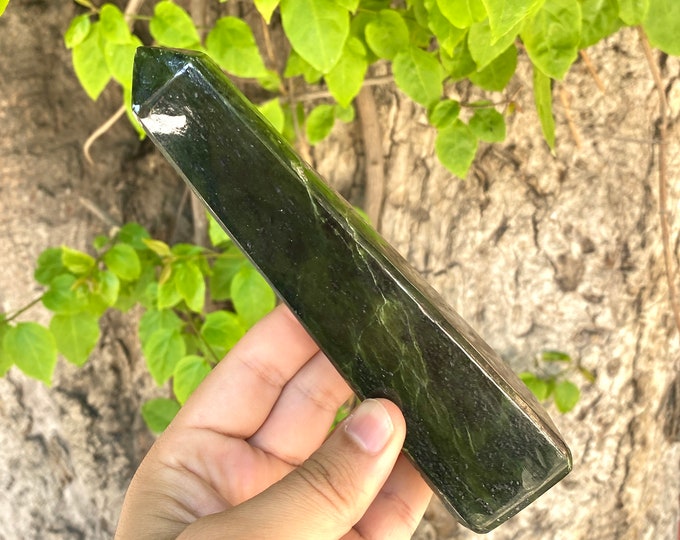530g Green Nephrite Jade Tower, Green Jade Tower, Nephrite Tower, Jade Tower, Nephrite Jade Obelisk, Nephrite Obelisk, Nephrite Jade Stone