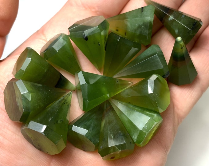 Great Quality Green Color Serpentine Hexagonal Pyramid,Serpentine Stone,Green Serpentine,Serpentine Hexagonal Pyramid 95 Grams