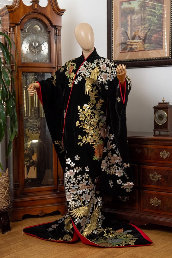 DEAR VANILLA Authentic Traditional Japanese Uchikake Wedding Kimono for Women Vintage Silk Robe Made in Japan UCK-0056