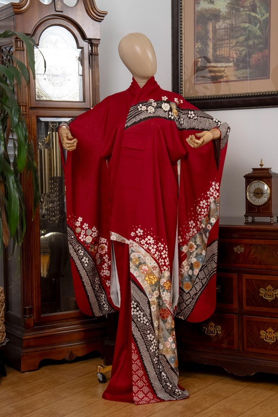 DEAR VANILLA Authentic Traditional Japanese Furisode Kimono for Women Vintage Silk Robe Made in Japan KMF-0329