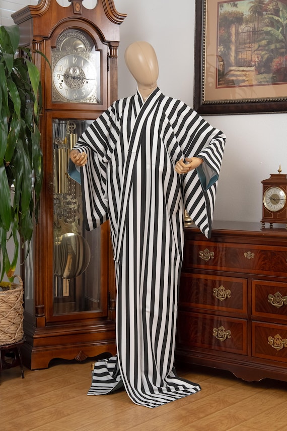 DEAR VANILLA Authentic Traditional Japanese Kimono for Women Vintage Dress Robe Made in Japan Genuine Original KM-0604