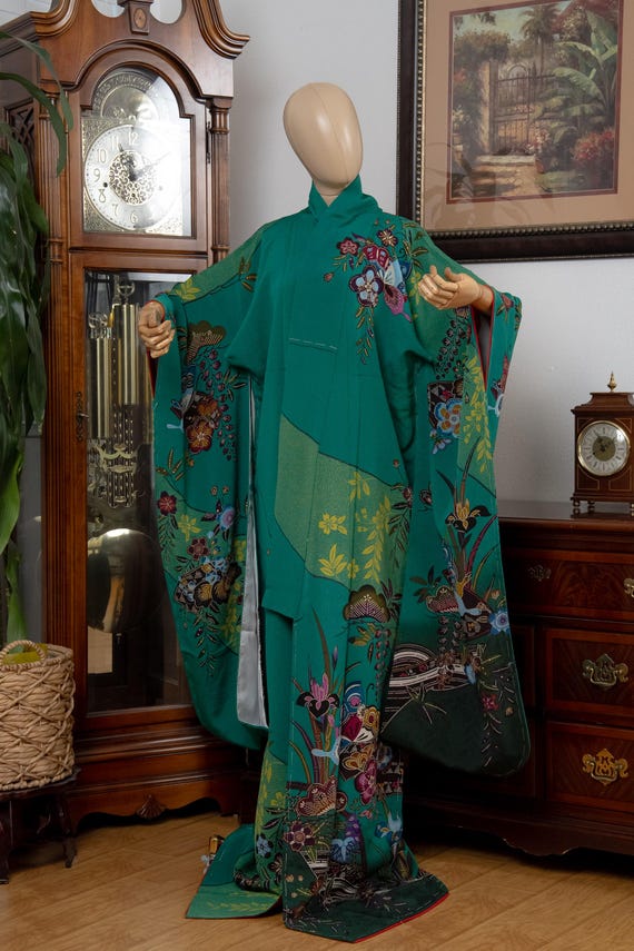 DEAR VANILLA Authentic Traditional Japanese Furisode Kimono for Women Vintage Silk Robe Made in Japan KMF-0318